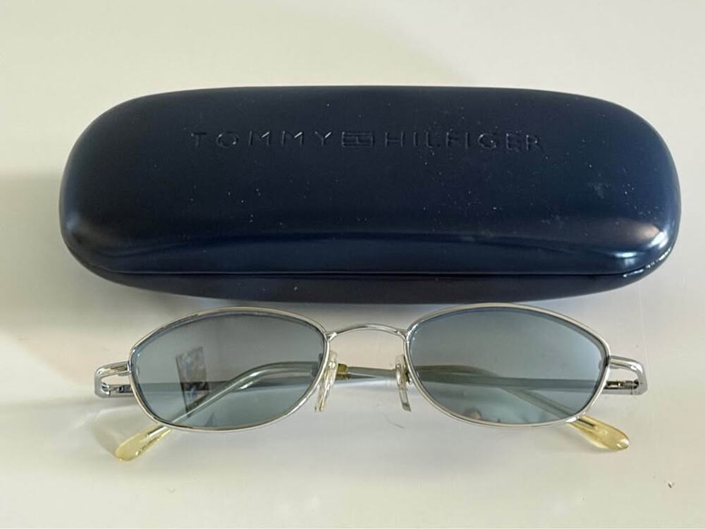 Vintage Tommy Hilfiger Vintage Oval Sunglasses with Case (0253)